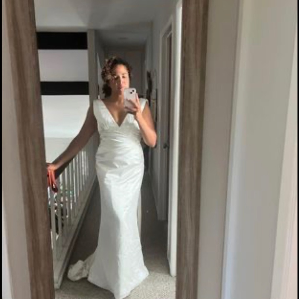 Elegant White V-Neck Wedding Dress - Classic Bridal Gown